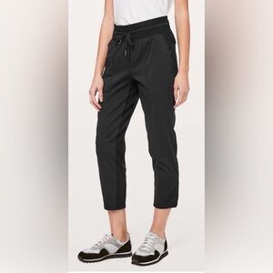Lululemon Dance Studio Pants 7/8 Black Cinch‎ able Cuffs size 2
